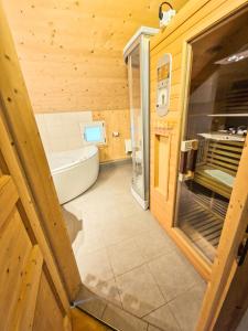 a large bathroom with a tub and a toilet at Kreischberg 14b - Chalet direkt am Skilift in Sankt Lorenzen ob Murau