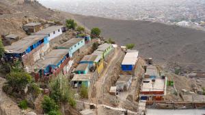 a train station on the side of a mountain at Apartment Near to Lima Airport Perú , El Tip Viajero in Lima