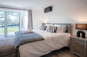 a bedroom with a large bed and a window at Suite 10 - Sleeping Giant Hotel - Pen Y Cae Inn in Brecon