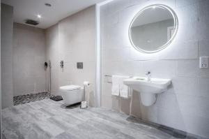 a bathroom with a sink and a toilet and a mirror at Suite 8 - Sleeping Giant Hotel - Pen Y Cae Inn in Brecon