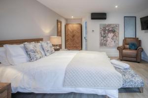 Lova arba lovos apgyvendinimo įstaigoje Suite 1 - Sleeping Giant Hotel - Pen Y Cae Inn