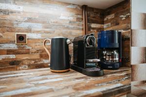 Příslušenství pro přípravu čaje a kávy v ubytování Hubert - ubytování v horském penzionu