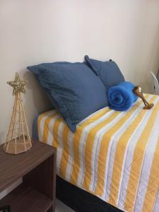 Łóżko lub łóżka w pokoju w obiekcie Pousada Claiô Suíte estrela