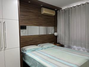 Postel nebo postele na pokoji v ubytování Suítes e quartos no Centro de Blumenau