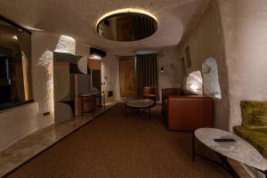 Istumisnurk majutusasutuses Artemis Cave Suites & Spa- Adults Only