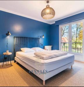 Postel nebo postele na pokoji v ubytování Vaste villa proche golf du Touquet