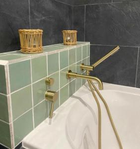 a bathroom with a bath tub with a faucet at Vaste villa proche golf du Touquet in Cucq