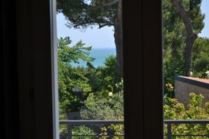 a view of the ocean from a window at RAL 7039 in Numana