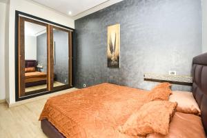 Posteľ alebo postele v izbe v ubytovaní Sunny Modern 1BR in Belvedere