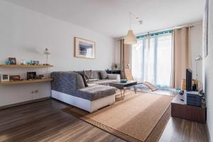 a living room with a couch and a tv at Ferienwohnung Meeresbrise in Binz