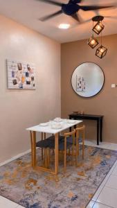 a dining room with a table with chairs and a mirror at Rumah Aidin Homestay in Sitiawan
