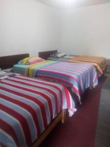 سرير أو أسرّة في غرفة في Villa el sol