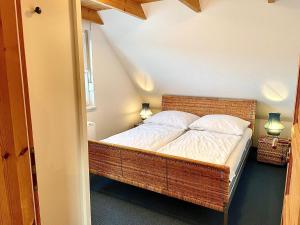 Кровать или кровати в номере Ferienhäuser Liethmann Haus 3 W2