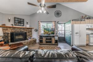 Η κουζίνα ή μικρή κουζίνα στο 3 Bears Cottage