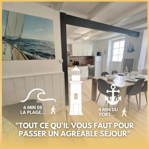 a kitchen and a dining room with a view of the ocean at LE PHARE DE LA COTINIERE - Proche port et centre ville in La Flotte