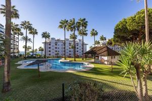 Imagen de la galería de 002 Relaxing 2 Bed Mi Capricho Frontline Beach Apt, Sea Views and Private Garden, en Mijas