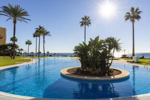 Imagen de la galería de 002 Relaxing 2 Bed Mi Capricho Frontline Beach Apt, Sea Views and Private Garden, en Mijas