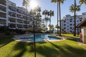 Imagen de la galería de 002 Relaxing 2 Bed Mi Capricho Frontline Beach Apt, Sea Views and Private Garden, en Mijas