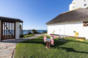 Imagen de la galería de 002 Relaxing 2 Bed Mi Capricho Frontline Beach Apt, Sea Views and Private Garden, en Mijas