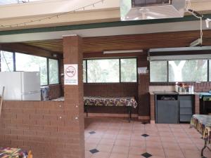 A kitchen or kitchenette at Greenacres Motel