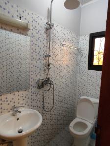 a bathroom with a shower and a sink and a toilet at HOTEL APPART B4U in Yaoundé