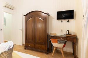 TV a/nebo společenská místnost v ubytování Cagliari Old Town B&B