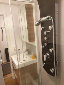 A bathroom at Traumhaftes Apartment mit Exclusiver Ausstattung + WLAN gratis