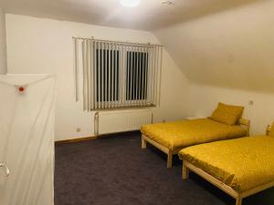Villa luxe tesisinde bir odada yatak veya yataklar