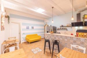 Kuchyň nebo kuchyňský kout v ubytování Cagliari Old Town B&B