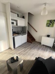 Nhà bếp/bếp nhỏ tại Maisonnette les Marines d'Helios T2 cabine