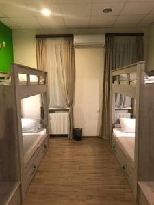 Voodi või voodid majutusasutuse Hostel Your Home toas