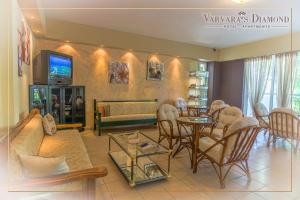 Posezení v ubytování Varvaras Diamond Hotel