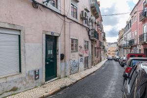 an alley with cars parked on the side of a building at 3 bedroom apt near Av. Liberdade in Lisbon