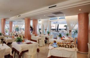 Restaurace v ubytování Hotel Adria sul Mare