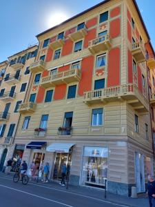 a large building on the side of a street at La Luna sul Porto in Santa Margherita Ligure
