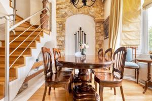 Posedenie v ubytovaní Artistic Villa Luxury