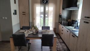 Kuchyňa alebo kuchynka v ubytovaní Holiday home Anima Mea, Zadar