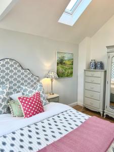 Ένα ή περισσότερα κρεβάτια σε δωμάτιο στο Spring Vale Cottage