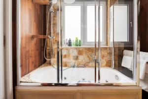 Kúpeľňa v ubytovaní Artistic Villa Luxury