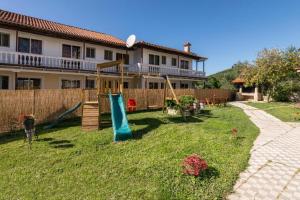 Κήπος έξω από το Galadriel Apartments