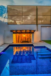 a swimming pool with a fireplace in a house at Casa Azul F2 in Puerto Peñasco