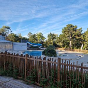 a wooden fence in front of a water park at Mobilhome Piriac Sur Mer in Piriac-sur-Mer