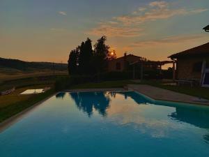 Bazén v ubytování Borgo del Silenzio - Apartments with pool in Lajatico nebo v jeho okolí