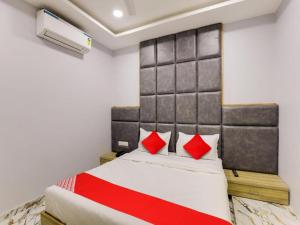 Postel nebo postele na pokoji v ubytování HOTEL KRISHNA