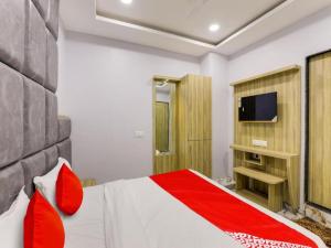 TV a/nebo společenská místnost v ubytování HOTEL KRISHNA + 24 fotografií