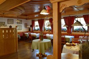 Reštaurácia alebo iné gastronomické zariadenie v ubytovaní Hotel Garnì Carpe Diem
