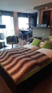 Ένα ή περισσότερα κρεβάτια σε δωμάτιο στο Modern Art Apartment im Zentrum Weiden