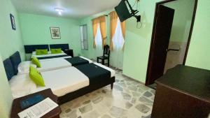 Postel nebo postele na pokoji v ubytování Hotel El Bosque