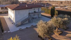 an aerial view of a house with a roof at White Angel in Castelnuovo del Garda