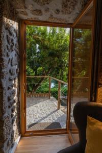 a window with a view of a patio at Quinta Do Crestelo Aparthotel in Seia